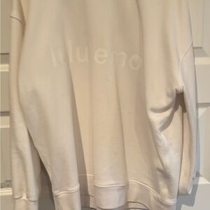 Lululemon Woman’s white crewneck